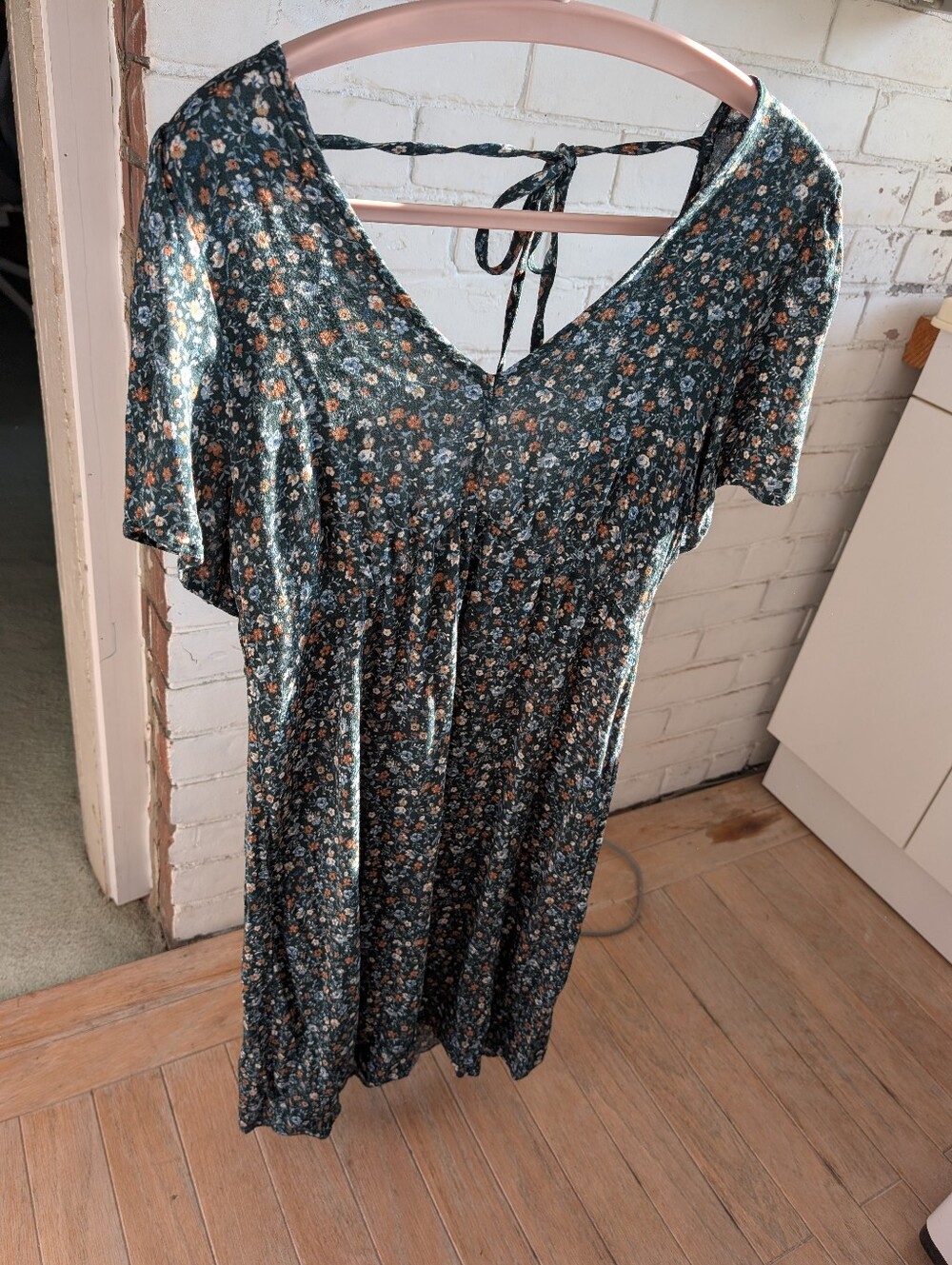 Beautiful, Lightweight Floral Green Dress - Reitmans - Size M